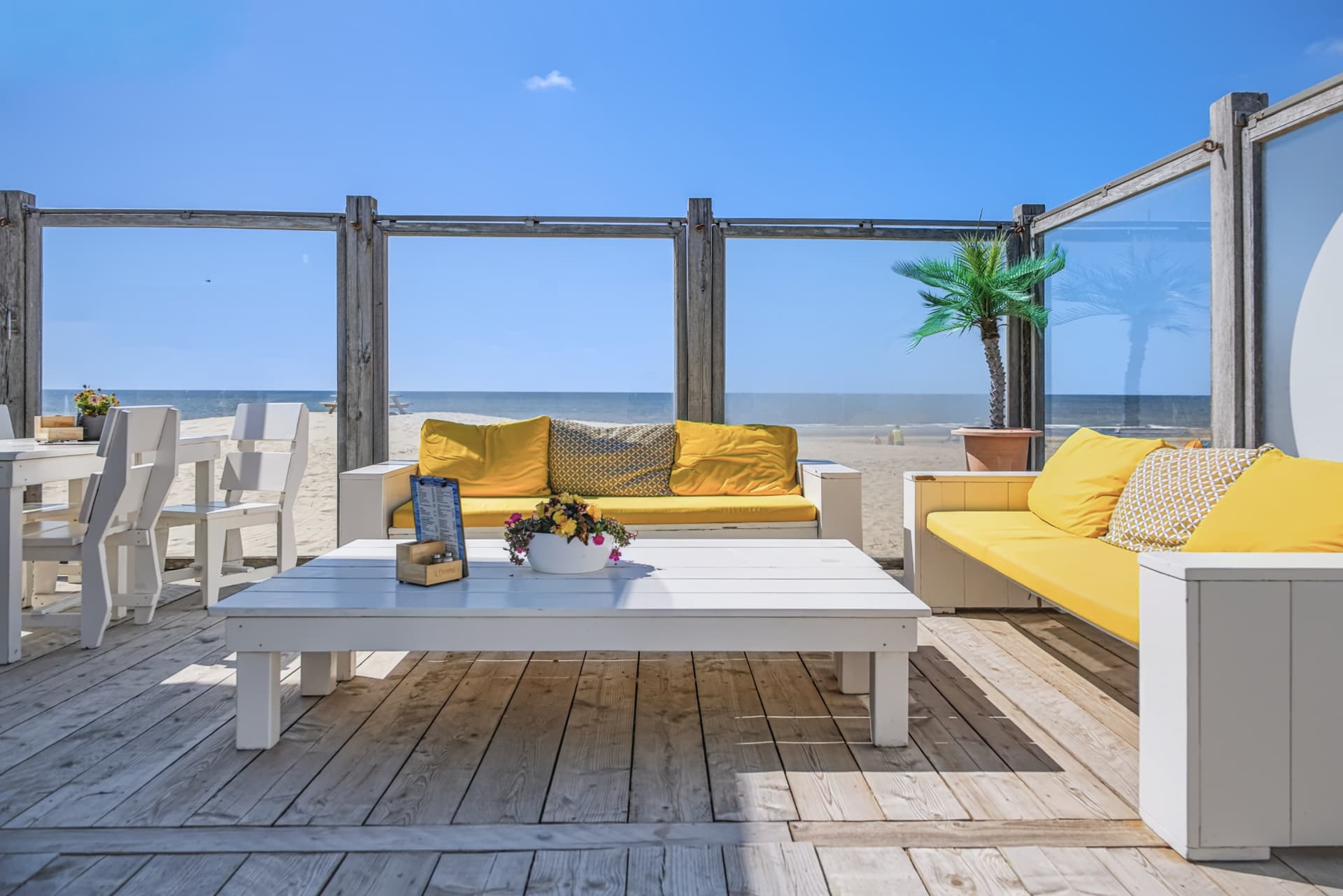 Lounge terrace with sea view at Paal 28